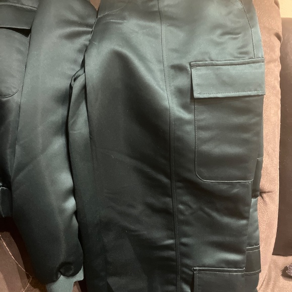 Woman’s 3 Piece Winter Green Satin Set Lg - Picture 5 of 14